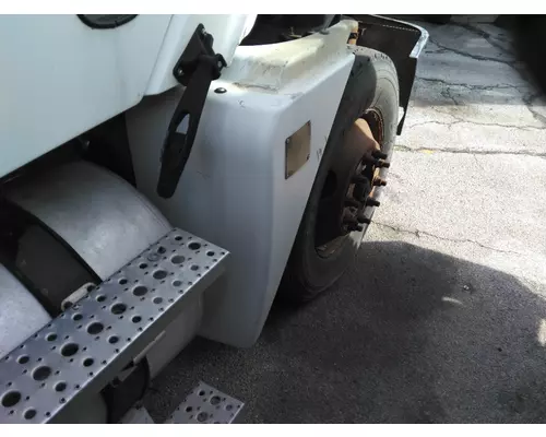 FREIGHTLINER COLUMBIA 120 FENDER EXTENSION