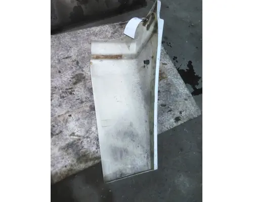 FREIGHTLINER COLUMBIA 120 FENDER EXTENSION