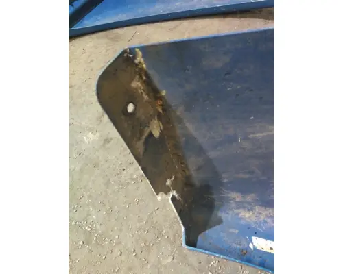 FREIGHTLINER COLUMBIA 120 FENDER EXTENSION