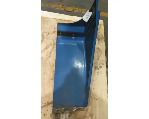 FREIGHTLINER COLUMBIA 120 FENDER EXTENSION