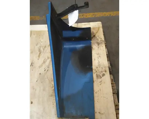 FREIGHTLINER COLUMBIA 120 FENDER EXTENSION