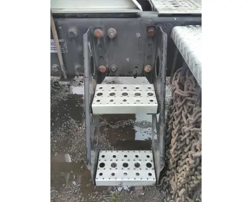 FREIGHTLINER COLUMBIA 120 FRAME STEP