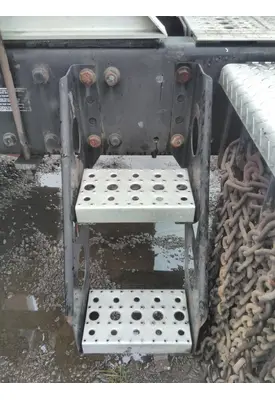 FREIGHTLINER COLUMBIA 120 FRAME STEP