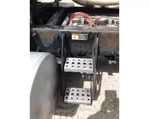 FREIGHTLINER COLUMBIA 120 FRAME STEP