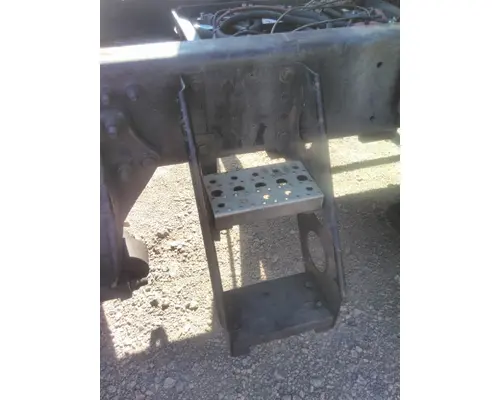 FREIGHTLINER COLUMBIA 120 FRAME STEP