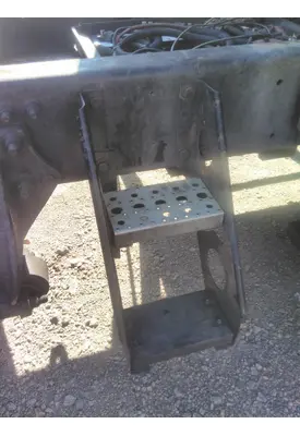 FREIGHTLINER COLUMBIA 120 FRAME STEP