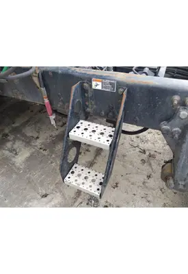 FREIGHTLINER COLUMBIA 120 FRAME STEP