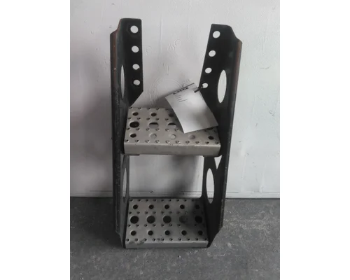 FREIGHTLINER COLUMBIA 120 FRAME STEP