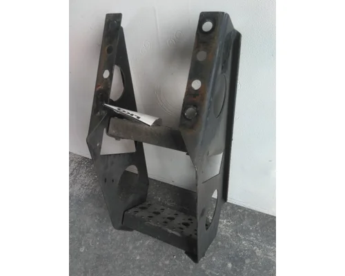 FREIGHTLINER COLUMBIA 120 FRAME STEP