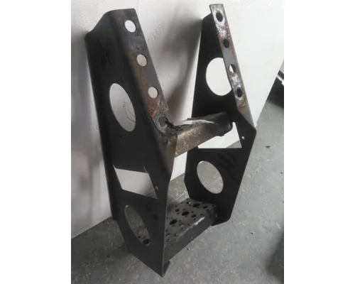 FREIGHTLINER COLUMBIA 120 FRAME STEP