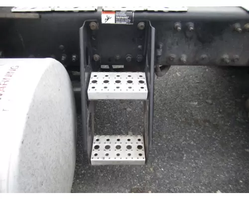 FREIGHTLINER COLUMBIA 120 FRAME STEP