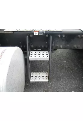 FREIGHTLINER COLUMBIA 120 FRAME STEP