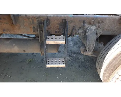 FREIGHTLINER COLUMBIA 120 FRAME STEP