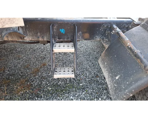 FREIGHTLINER COLUMBIA 120 FRAME STEP