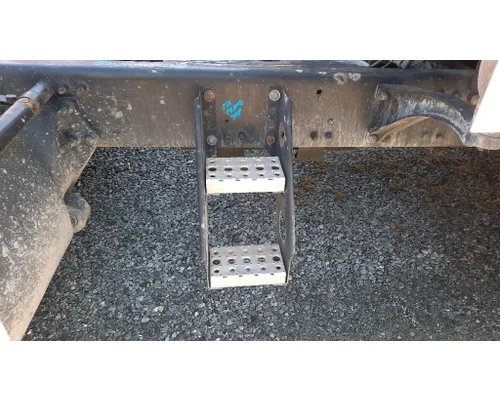 FREIGHTLINER COLUMBIA 120 FRAME STEP