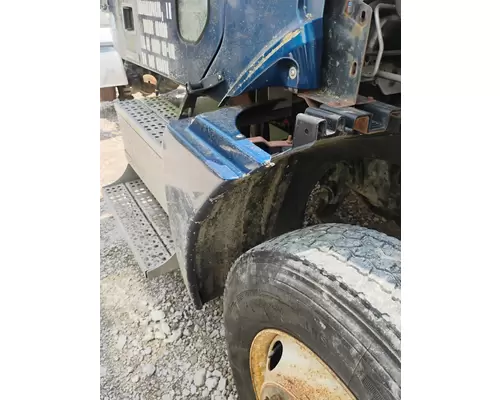 FREIGHTLINER COLUMBIA 120 Fender Extension