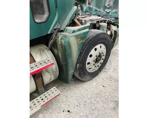 FREIGHTLINER COLUMBIA 120 Fender Extension