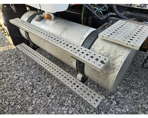 FREIGHTLINER COLUMBIA 120 Fuel Tank