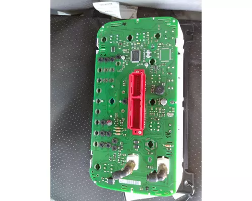 FREIGHTLINER COLUMBIA 120 GAUGE CLUSTER