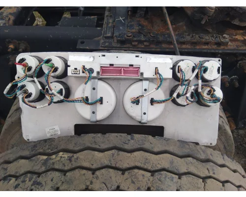 FREIGHTLINER COLUMBIA 120 GAUGE CLUSTER