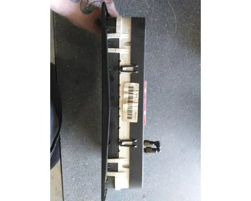 FREIGHTLINER COLUMBIA 120 GAUGE CLUSTER