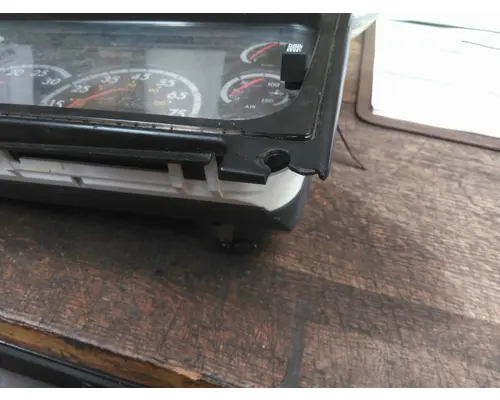 FREIGHTLINER COLUMBIA 120 GAUGE CLUSTER