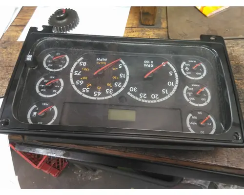 FREIGHTLINER COLUMBIA 120 GAUGE CLUSTER
