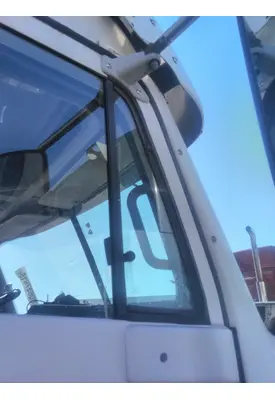 FREIGHTLINER COLUMBIA 120 GLASS, DOOR VENT, FRONT
