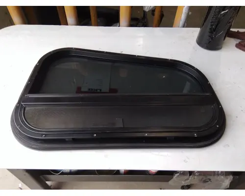 FREIGHTLINER COLUMBIA 120 GLASS, SLEEPER