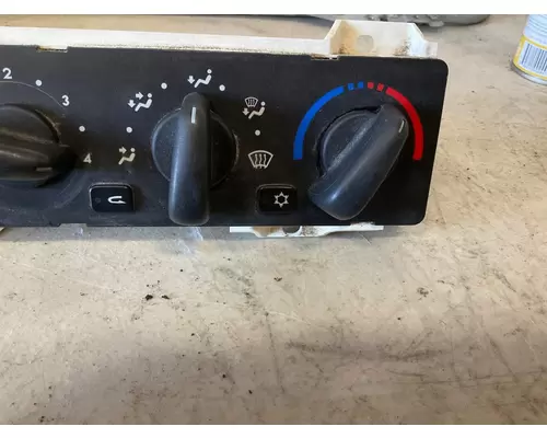 FREIGHTLINER COLUMBIA 120 HeaterAir Cond Parts, Misc