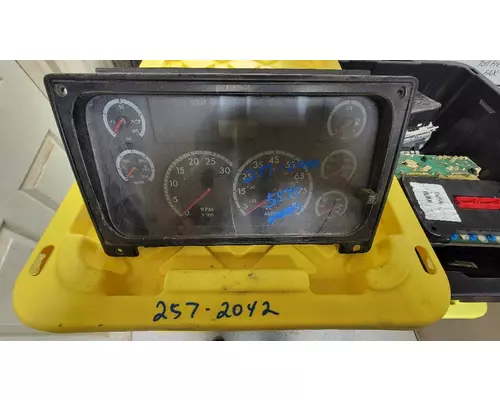 FREIGHTLINER COLUMBIA 120 Instrument Cluster