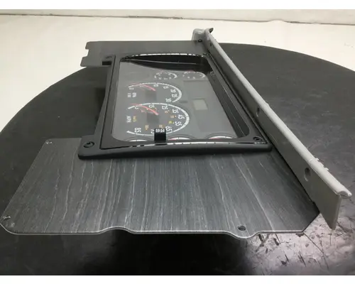 FREIGHTLINER COLUMBIA 120 Instrument Cluster
