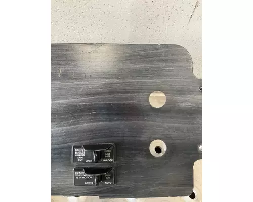 FREIGHTLINER COLUMBIA 120 Instrument Cluster