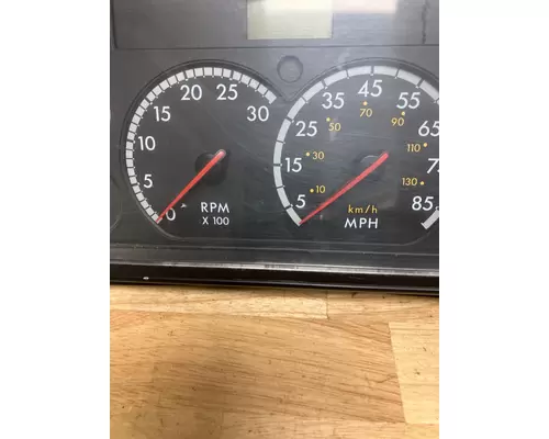 FREIGHTLINER COLUMBIA 120 Instrument Cluster