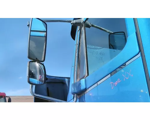 FREIGHTLINER COLUMBIA 120 MIRROR ASSEMBLY CABDOOR