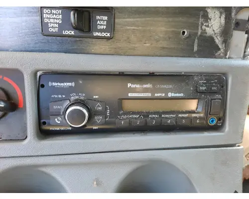 FREIGHTLINER COLUMBIA 120 RADIO AMFMBLUETOOTH