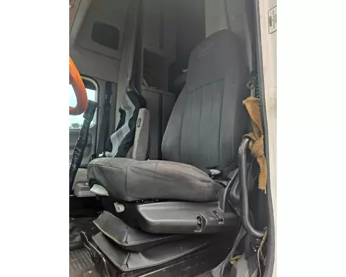 FREIGHTLINER COLUMBIA 120 SEAT, FRONT