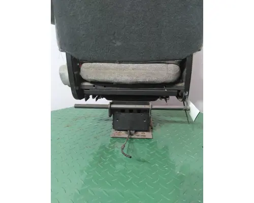 FREIGHTLINER COLUMBIA 120 SEAT, FRONT