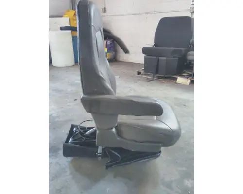 FREIGHTLINER COLUMBIA 120 SEAT, FRONT