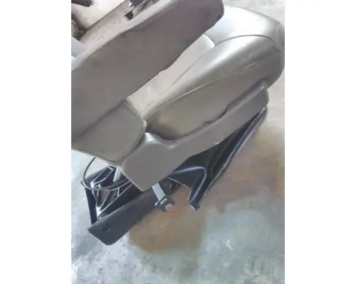 FREIGHTLINER COLUMBIA 120 SEAT, FRONT
