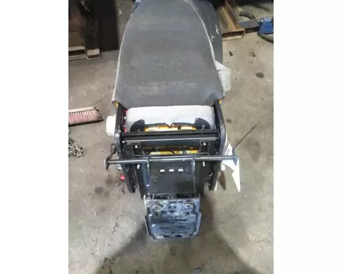 FREIGHTLINER COLUMBIA 120 SEAT, FRONT