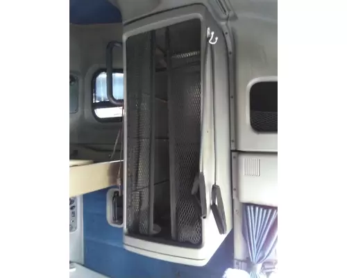 FREIGHTLINER COLUMBIA 120 SLEEPER CLOSET