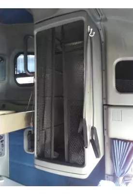 FREIGHTLINER COLUMBIA 120 SLEEPER CLOSET