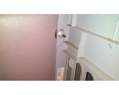 FREIGHTLINER COLUMBIA 120 SLEEPER CLOSET