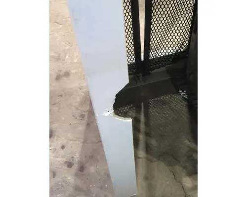 FREIGHTLINER COLUMBIA 120 SLEEPER CLOSET