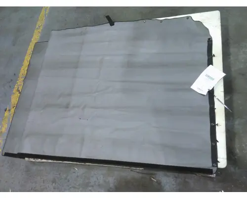 FREIGHTLINER COLUMBIA 120 SLEEPER CURTAIN