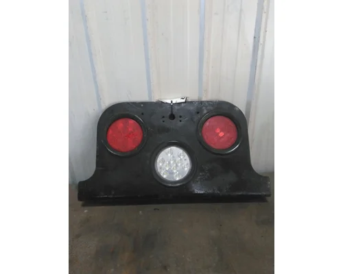 FREIGHTLINER COLUMBIA 120 STOP TURN TAIL LAMP