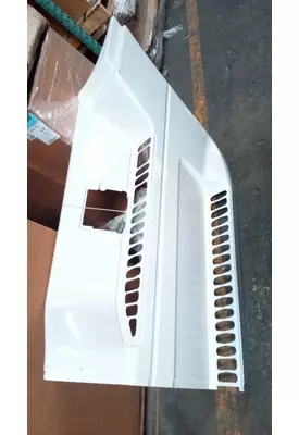FREIGHTLINER COLUMBIA 120 Side Fairing