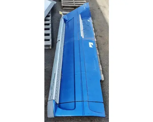 FREIGHTLINER COLUMBIA 120 Side Fairing