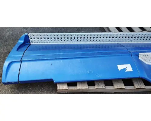 FREIGHTLINER COLUMBIA 120 Side Fairing